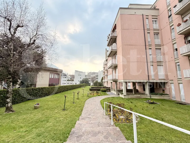 Appartamento in vendita a Lecco, Centro, lungolago - foto 2
