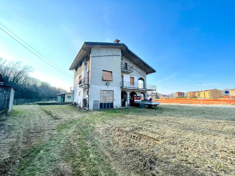 Casa Indipendente in vendita a Canale - foto 1