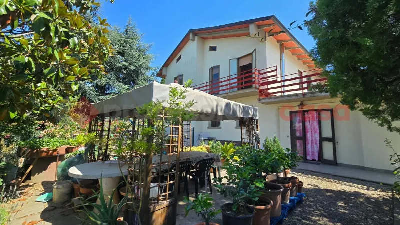 Casa Indipendente in vendita ad Arezzo, San Zeno, Puliciano, Rigutino - foto 1