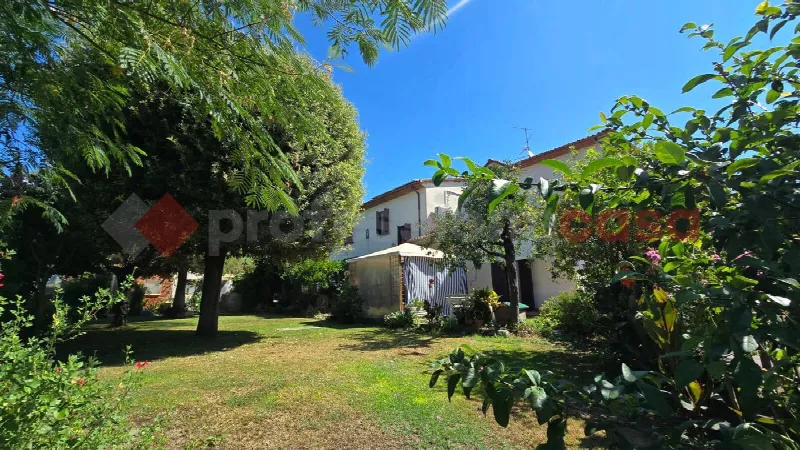Casa Indipendente in vendita ad Arezzo, Indicatore, San Giuliano, Via Fiorentina - foto 1