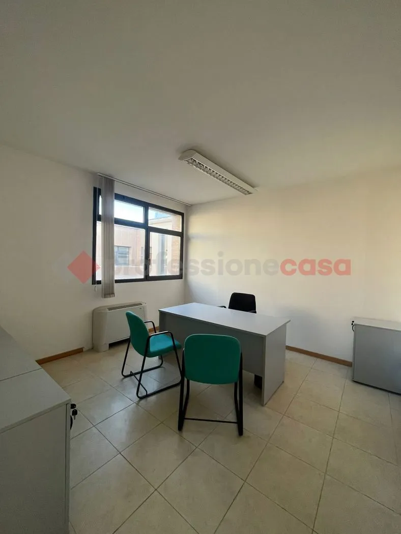 Ufficio in vendita ad Arezzo, Indicatore, San Giuliano, Via Fiorentina - foto 2