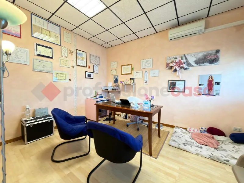 Ufficio in vendita ad Arezzo, Indicatore, San Giuliano, Via Fiorentina - foto 1