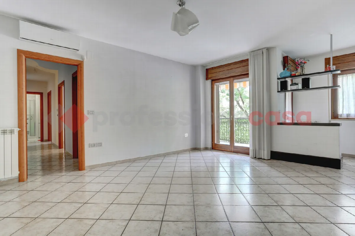 Appartamento in vendita a Latina, Centro, Centro Storico, Nicolosi - foto 2