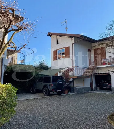 Casa Indipendente in vendita a Angera - foto 2