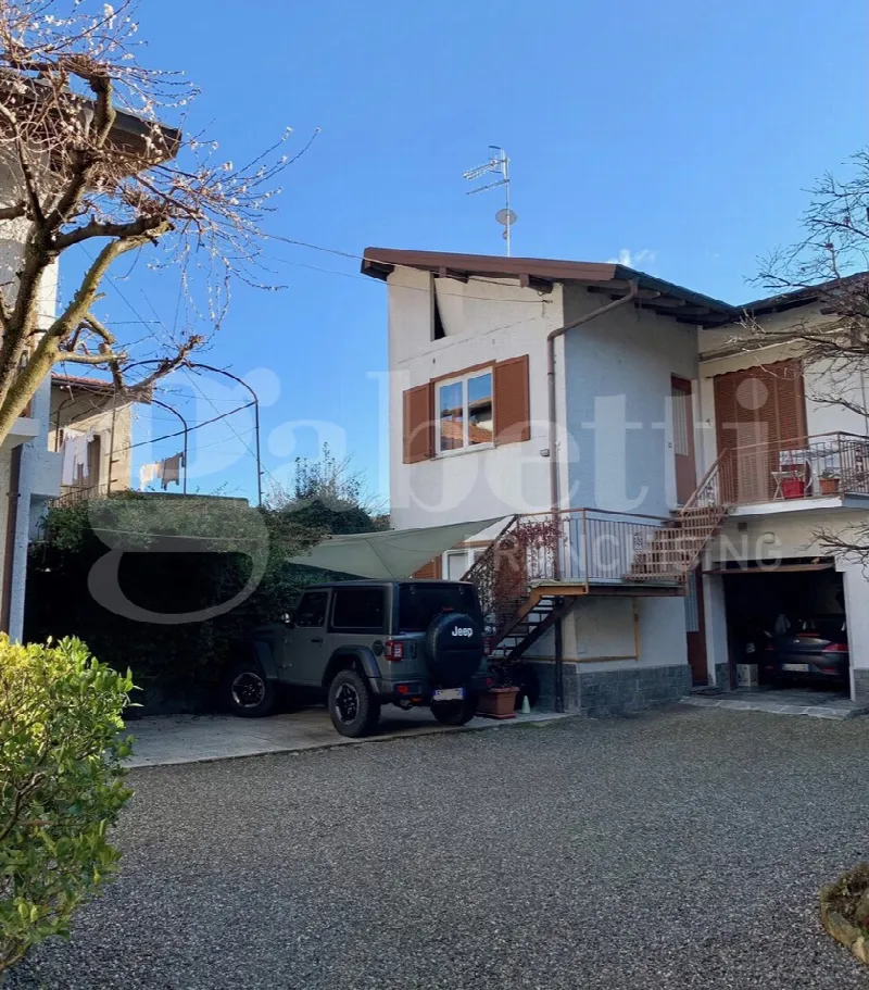 Casa Indipendente in vendita a Angera - foto 2