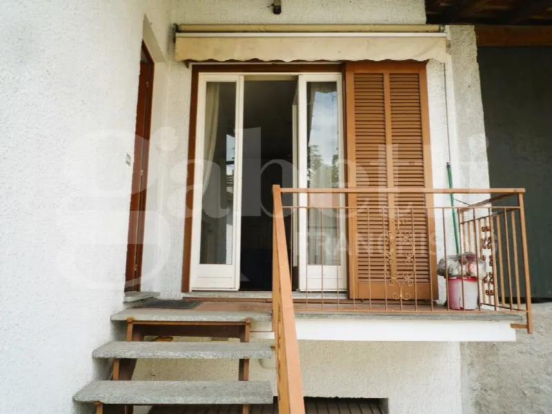 Casa Indipendente in vendita a Angera - foto 8