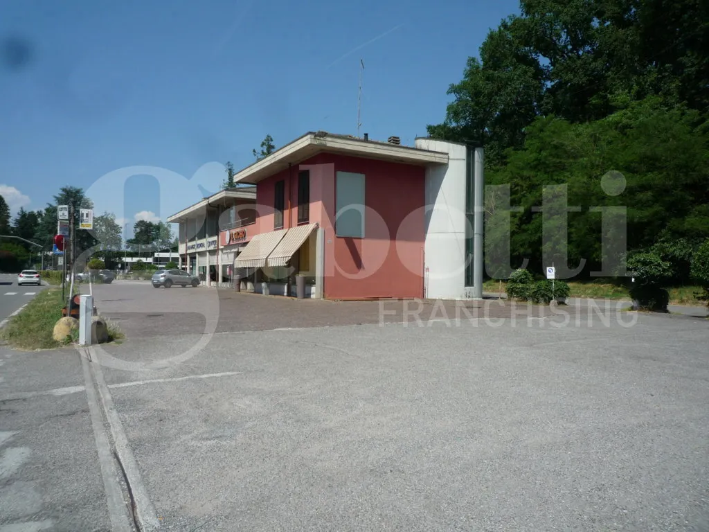 Palazzo/Stabile in vendita a Cadrezzate - foto 3