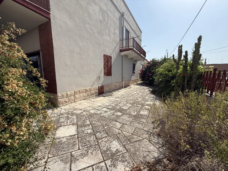 Palazzo/Stabile in vendita a Statte - foto 4