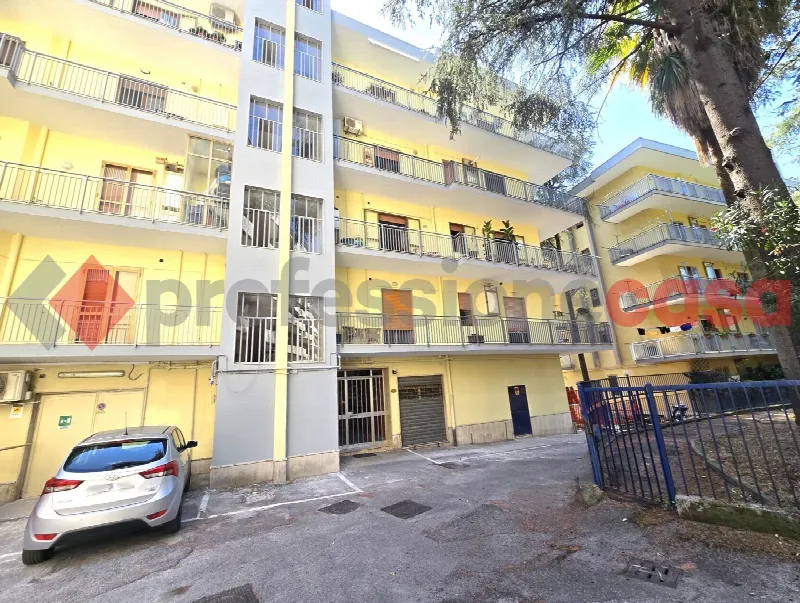 Appartamento in vendita a Salerno, Pastena, Pastena Alta, Mercatello, Mariconda - foto 1