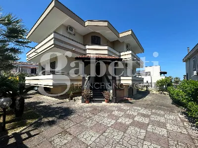 Villa a Giugliano in Campania