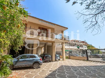 Palazzo/Stabile in vendita a Mugnano di Na... - foto 4