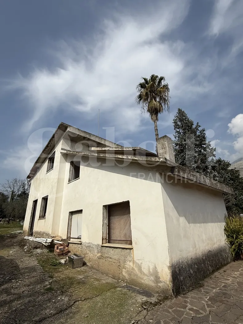 Rustico/Casale in vendita a Formia - foto 1