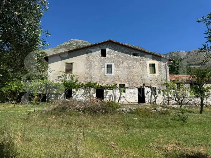 Casa Indipendente in vendita a Formia - foto 1