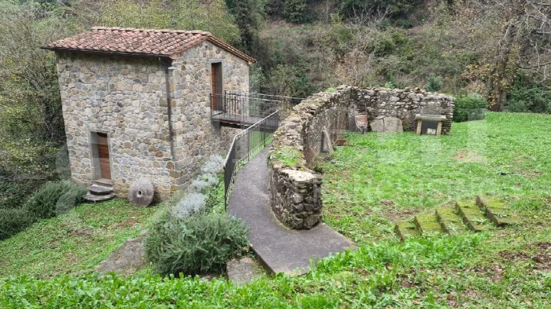 Rustico/Casale in vendita a Lamporecchio - foto 1