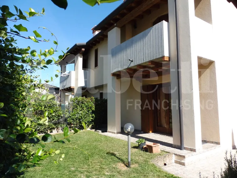 Casa Indipendente in vendita a Bassano del Grappa - foto 1