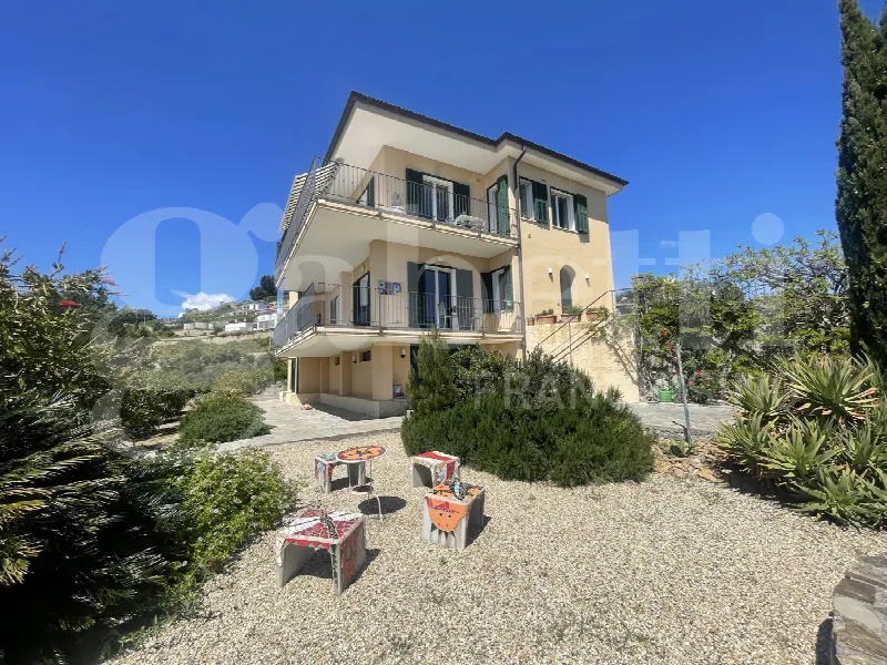 Casa Indipendente in vendita a Costarainera - foto 1