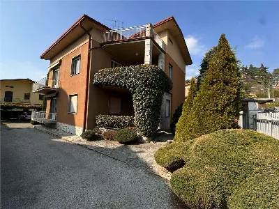 Villa in vendita a Erba - foto 1