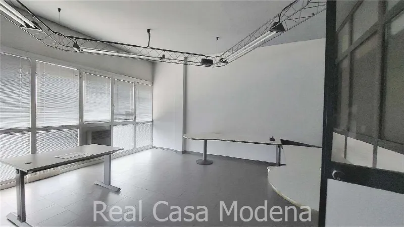 Ufficio in vendita a Modena, Madonnina, Lesignana, Villanova - foto 1
