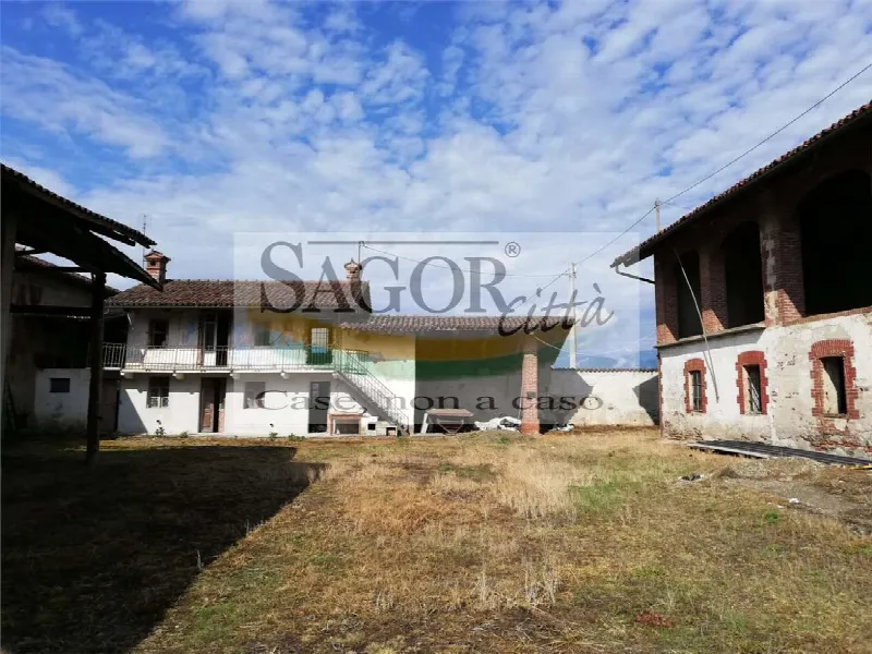 Rustico/Casale in vendita a Pinerolo - foto 1