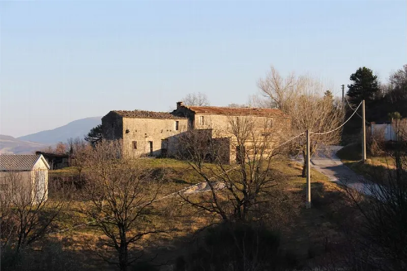 Rustico/Casale in vendita a Valfabbrica - foto 1