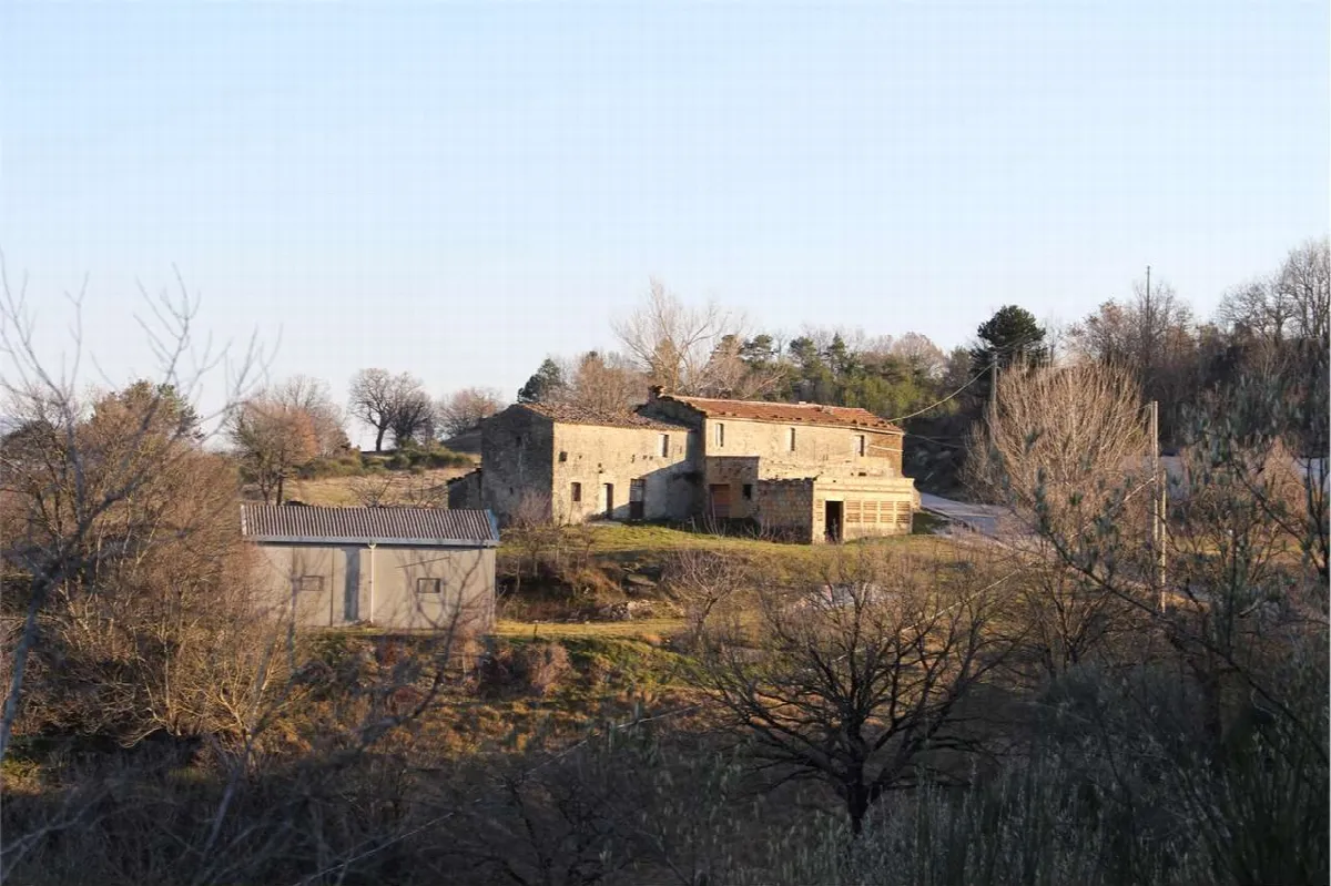 Rustico/Casale in vendita a Valfabbrica - foto 2