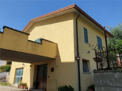 Villa in vendita a Valfabbrica - foto 2