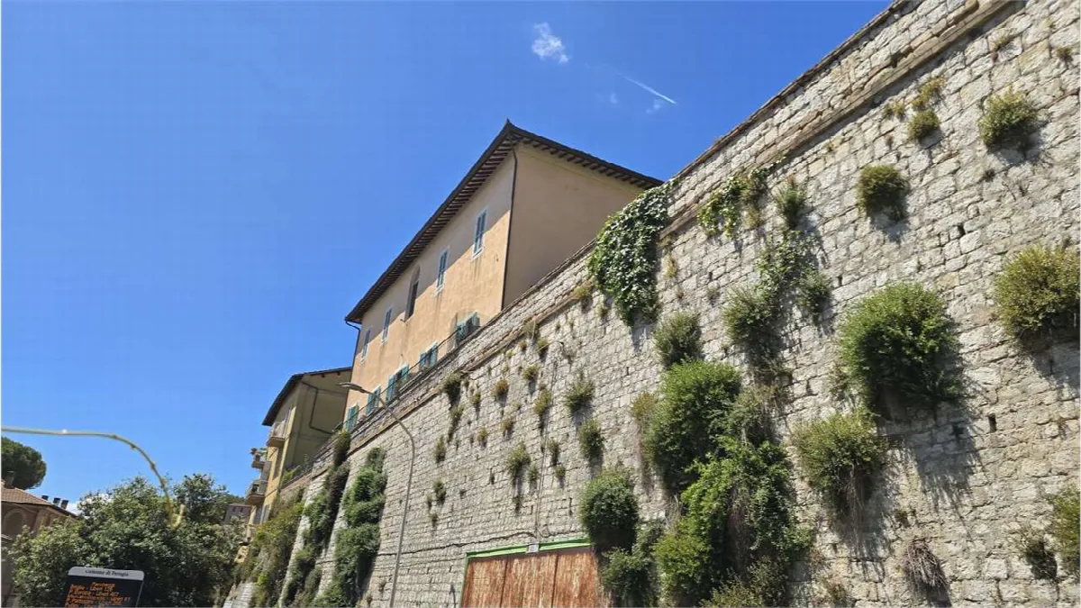 Palazzo/Stabile in vendita a Perugia, Centro, Elce - foto 3
