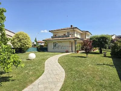 Villa in vendita a Lucca - foto 1