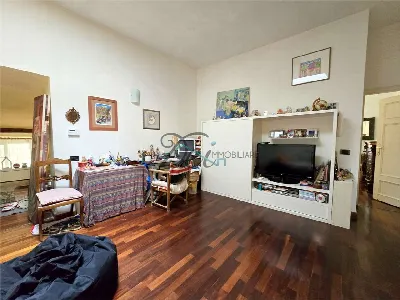 Appartamento in vendita a Lucca, Centro st... - foto 2