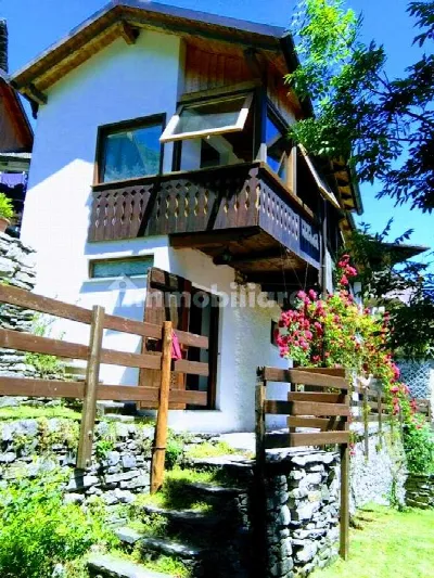 Casa Indipendente a Calasca-Castiglione