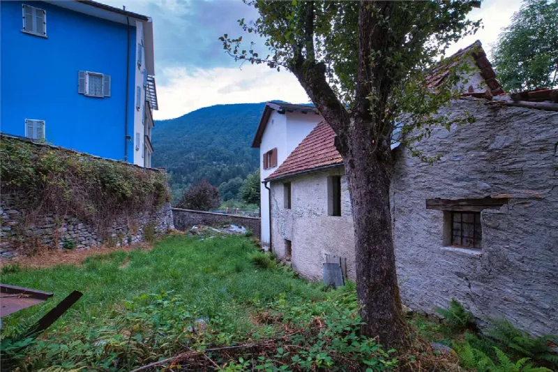 Rustico/Casale in vendita a Re - foto 1