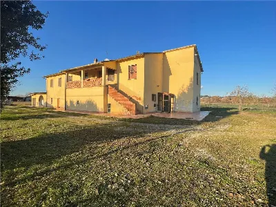 Rustico/Casale in vendita a Torrita di Sie... - foto 2