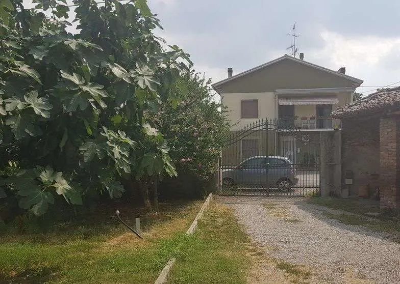 Palazzo/Stabile in vendita a Boretto - foto 2
