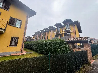 Appartamento in vendita a Lozza - foto 1