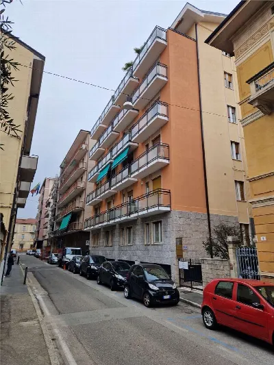 Appartamento in vendita a Varese, Centro, ... - foto 2