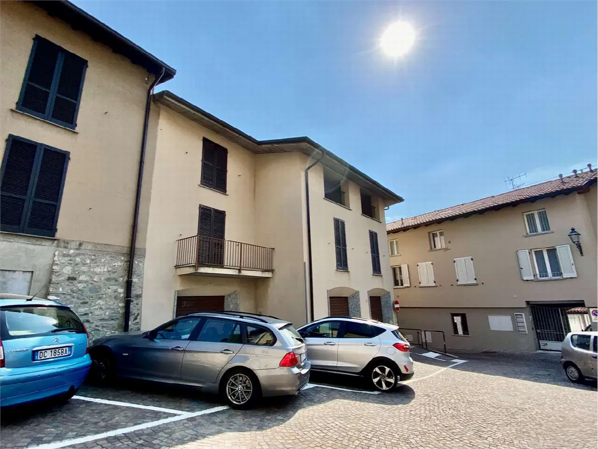 Palazzo/Stabile in vendita a Galbiate - foto 2