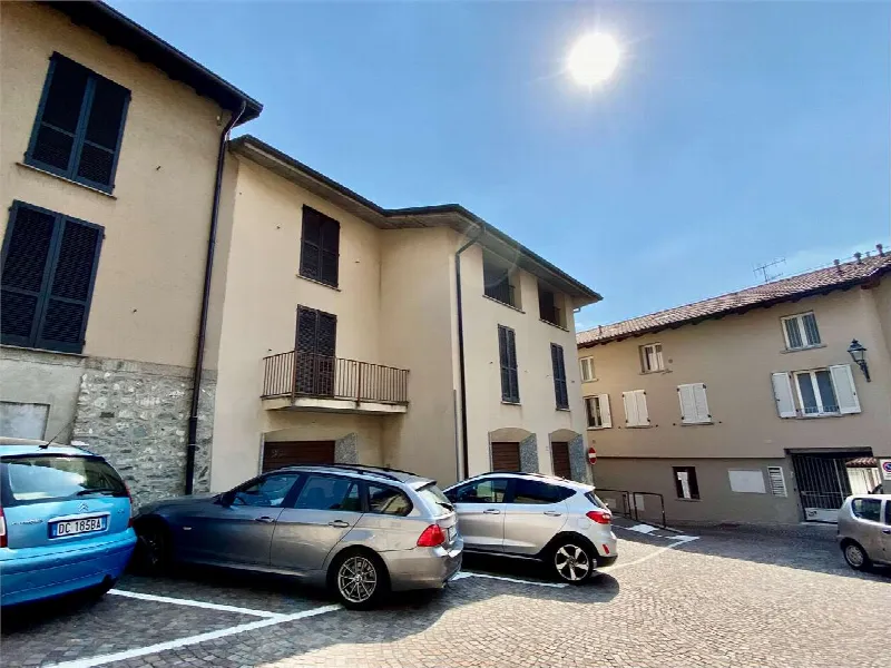 Palazzo/Stabile in vendita a Galbiate - foto 2