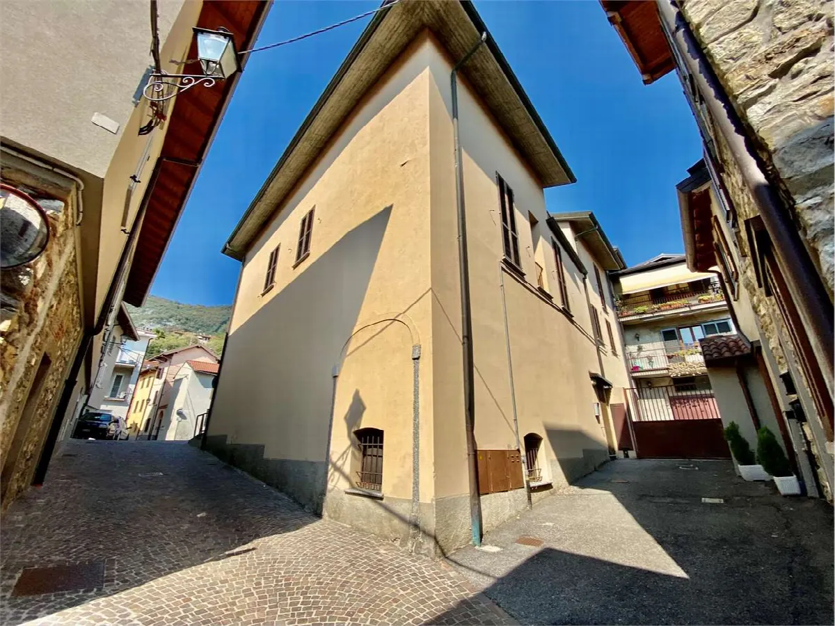 Palazzo/Stabile in vendita a Galbiate - foto 3