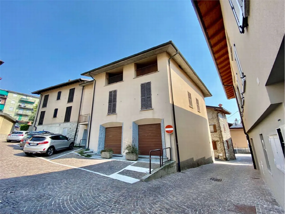 Palazzo/Stabile in vendita a Galbiate - foto 4