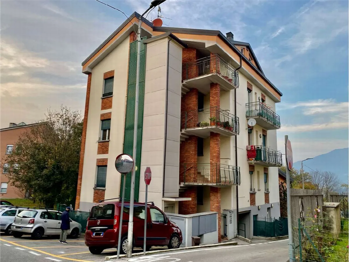 Palazzo/Stabile in vendita a Costa Masnaga - foto 2