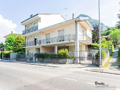 Casa Indipendente in vendita a Calolziocor... - foto 1