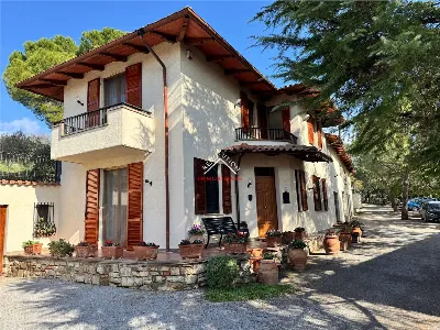 Villa in vendita a Passignano sul Trasimen... - foto 1
