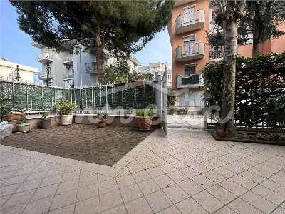 Palazzo/Stabile in vendita a Rimini - foto 2