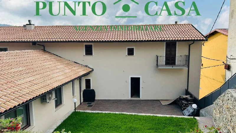 Casa Indipendente in vendita a Falerna - foto 1