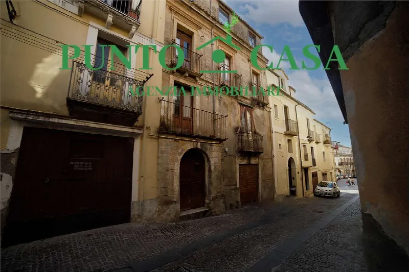 Palazzo/Stabile in vendita a Lamezia Terme - foto 1