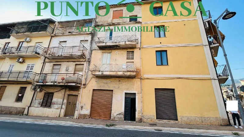 Palazzo/Stabile in vendita a Lamezia Terme - foto 1