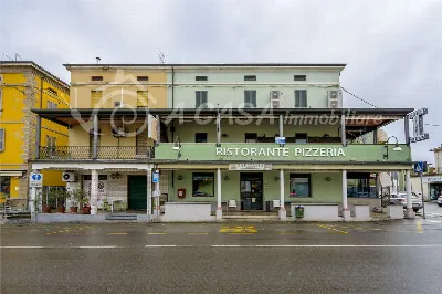 Palazzo/Stabile in vendita a Medesano - foto 1