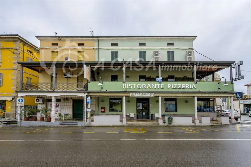 Palazzo/Stabile in vendita a Medesano - foto 1