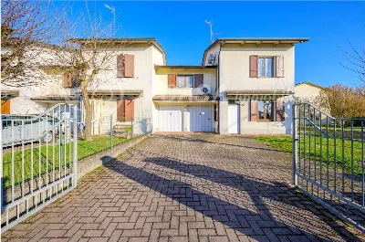 Villetta a schiera in vendita a Sissa - foto 1