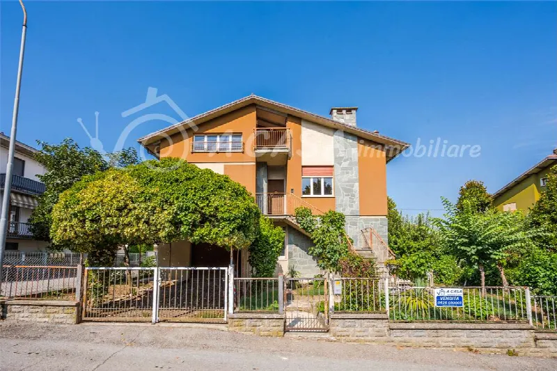 Casa Indipendente in vendita a Medesano - foto 1